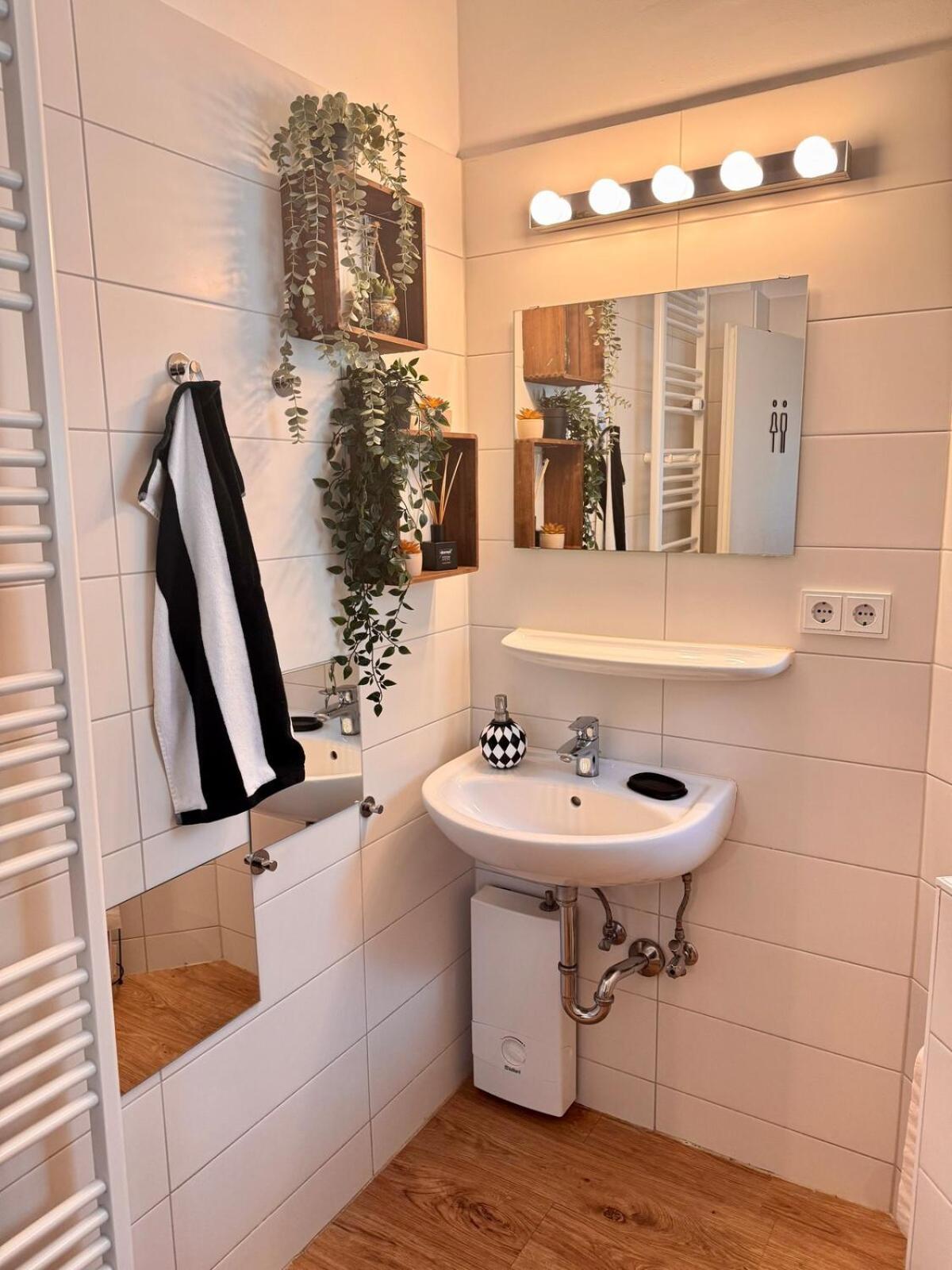 Zentrale Wohnung Direkt Am Hauptbahnhof - Bismarck 뒤셀도르프 외부 사진