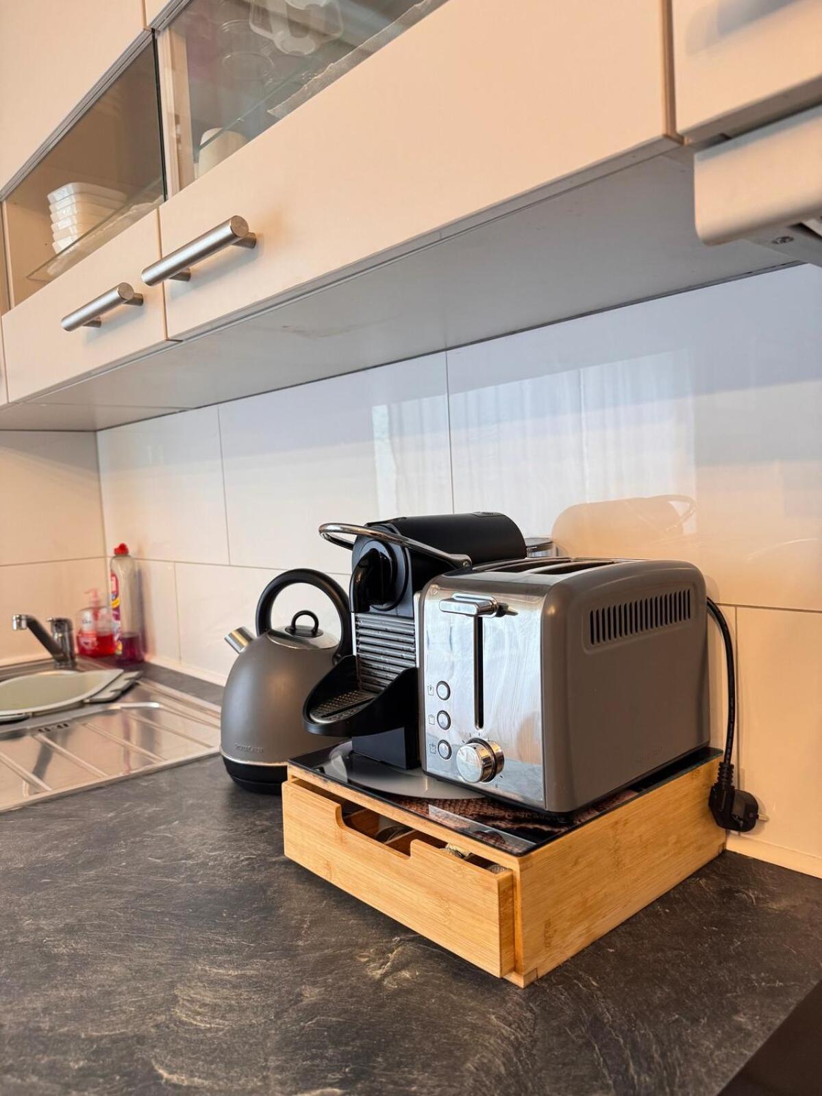 Zentrale Wohnung Direkt Am Hauptbahnhof - Bismarck 뒤셀도르프 외부 사진