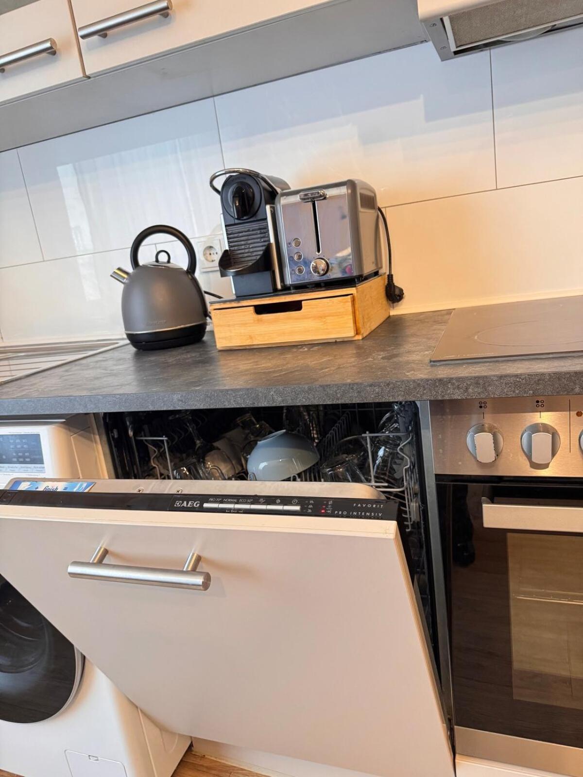 Zentrale Wohnung Direkt Am Hauptbahnhof - Bismarck 뒤셀도르프 외부 사진